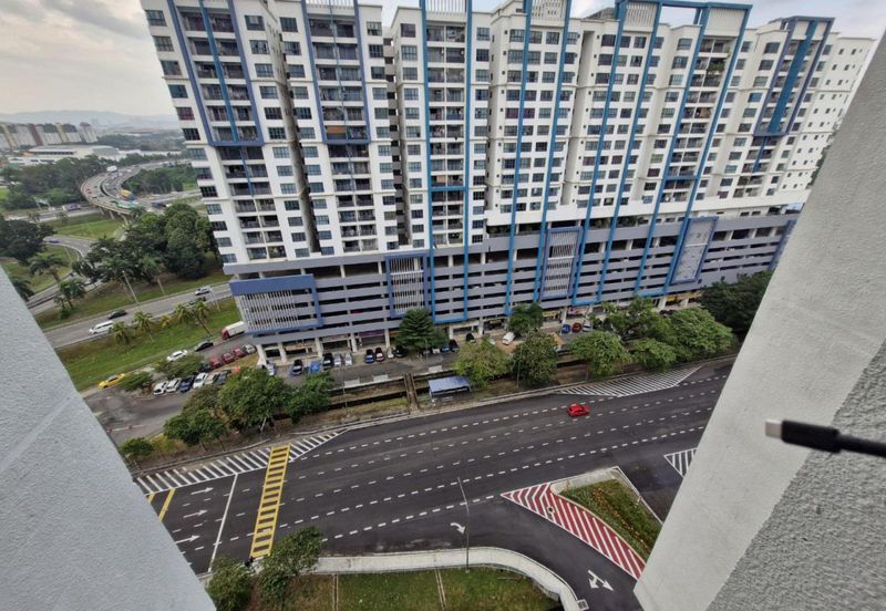 CONDO - DIAN 1 RESIDENCY-MIDDLE FLOOR-2 PARKING LOT+BALCONY-BUMI UNIT-HOT SEK 13 SHAH ALAM FULL LOAN