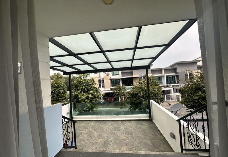 URGENT SALE!!!! Fully Renovated Double Storey Zircona Alam Impian, Shah Alam