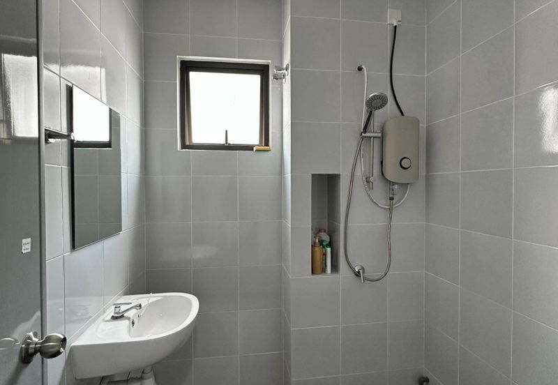 Persiaran Puncak Alam 1 