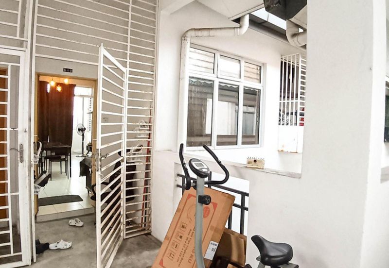 Dahlia Court Apartment