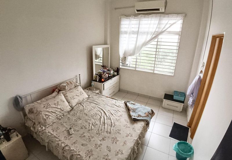 Dahlia Court Apartment