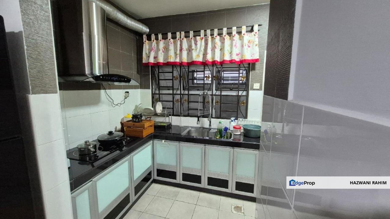 FREEHOLD RENOVATED 2 Storey Terrace House @ Kemuning Utama, Seksyen 32 , Shah Alam Selangor | PARTIAL FURNISHED, Selangor, Shah Alam
