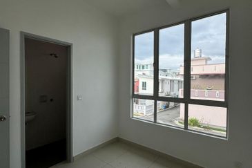 Freesia Bandar Springhill