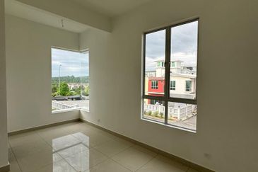 Freesia Bandar Springhill