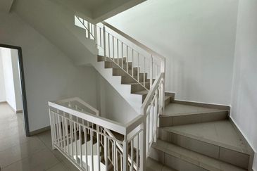 Freesia Bandar Springhill