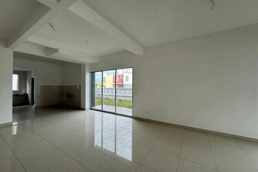 Freesia Bandar Springhill