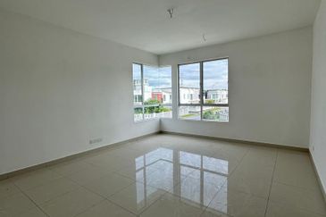 Freesia Bandar Springhill