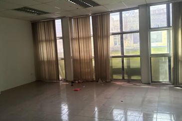 Jalan Dato Bandar Tunggal