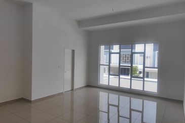 Damaris @ Ara Sendayan