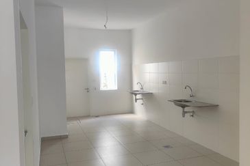 Damaris @ Ara Sendayan