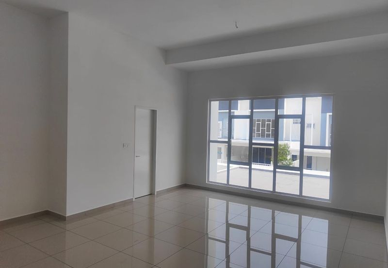 Damaris @ Ara Sendayan