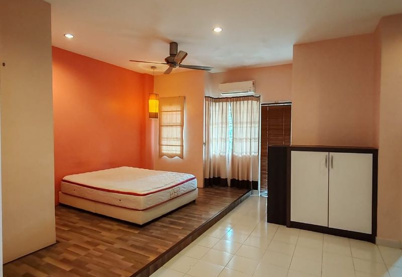 EMERALD PARK (SEREMBAN 2)