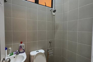 Indera Bayu Lukut Rumah Jual