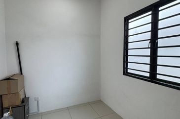 Indera Bayu Lukut Rumah Jual