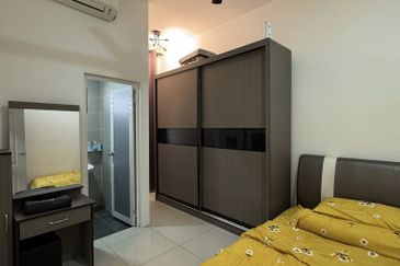 Indera Bayu Lukut Rumah Jual