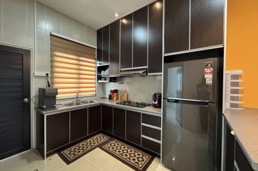 Indera Bayu Lukut Rumah Jual