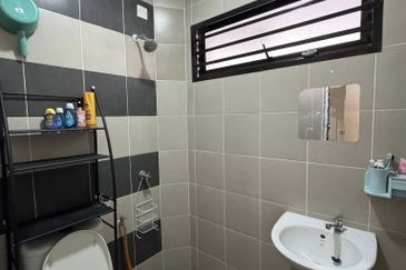 Indera Bayu Lukut Rumah Jual