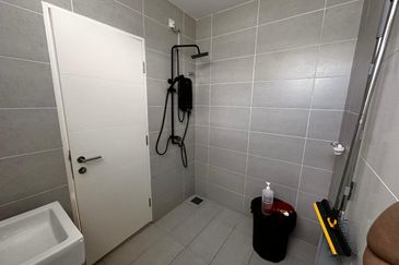 Bayu Sutera End Lot House For Sale 