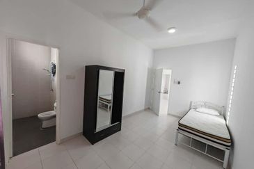 END LOT DOUBLE STOREY HOUSE SEREMBAN 2 SALE