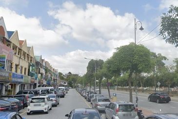 Facing Main road 3 storey Shop at Aman Suria PJ