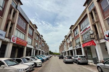 Austin Perdana, Mount Austin