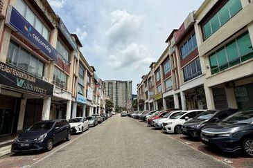 Austin Perdana, Mount Austin