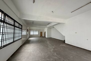 Austin Perdana, Mount Austin