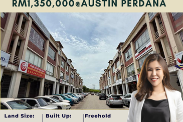 Austin Perdana, Mount Austin