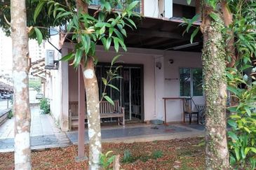 Taman Tampoi Indah II, Villa Ros