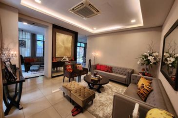 Stunning 2 Storey Bungalow at Saujana Glenmarie for Sale