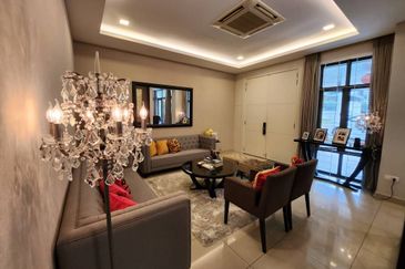 Stunning 2 Storey Bungalow at Saujana Glenmarie for Sale