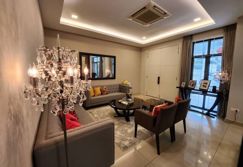 Stunning 2 Storey Bungalow at Saujana Glenmarie for Sale