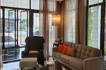 Stunning 2 Storey Bungalow at Saujana Glenmarie for Sale