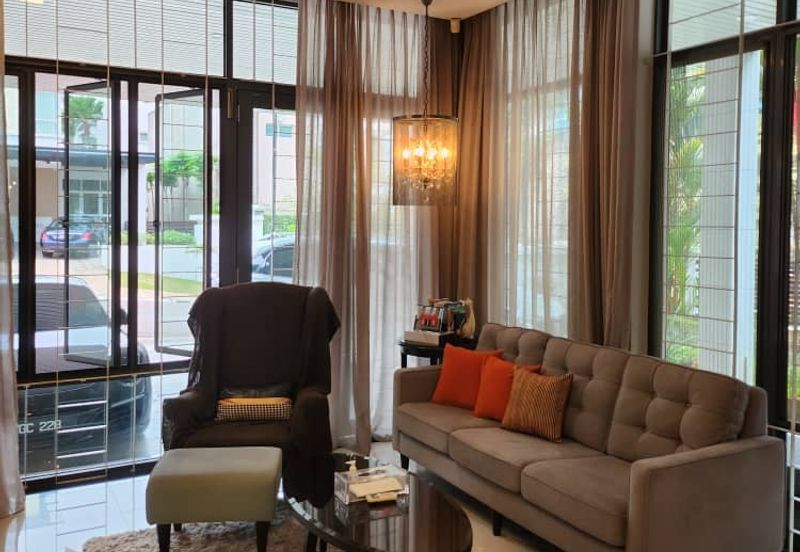 Stunning 2 Storey Bungalow at Saujana Glenmarie for Sale