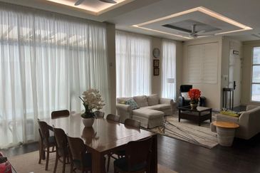 Beautifully Renovated 3 Storey Bungalow in Saujana Glenmarie for Sale