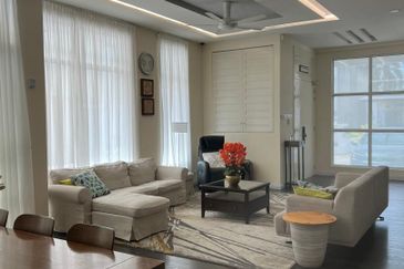 Beautifully Renovated 3 Storey Bungalow in Saujana Glenmarie for Sale