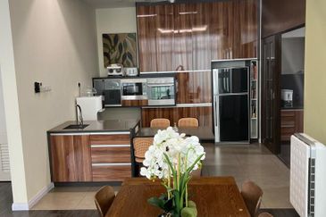 Beautifully Renovated 3 Storey Bungalow in Saujana Glenmarie for Sale