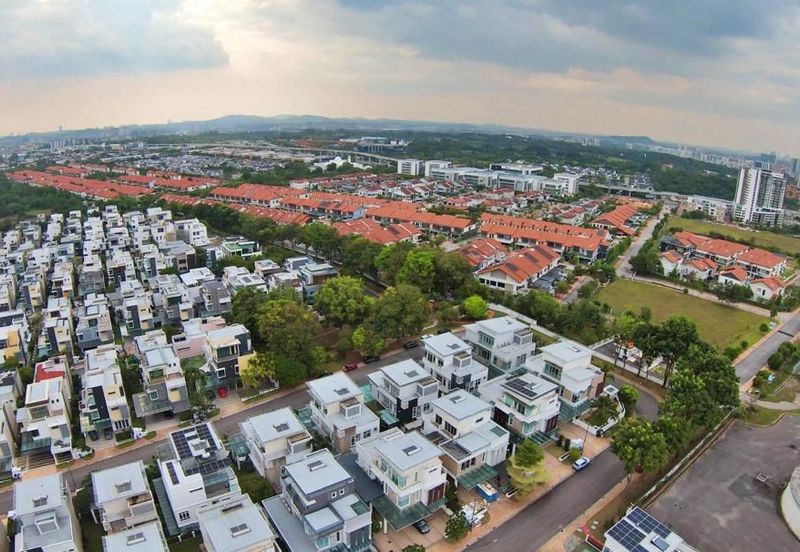 Beautifully Renovated 3 Storey Bungalow in Saujana Glenmarie for Sale