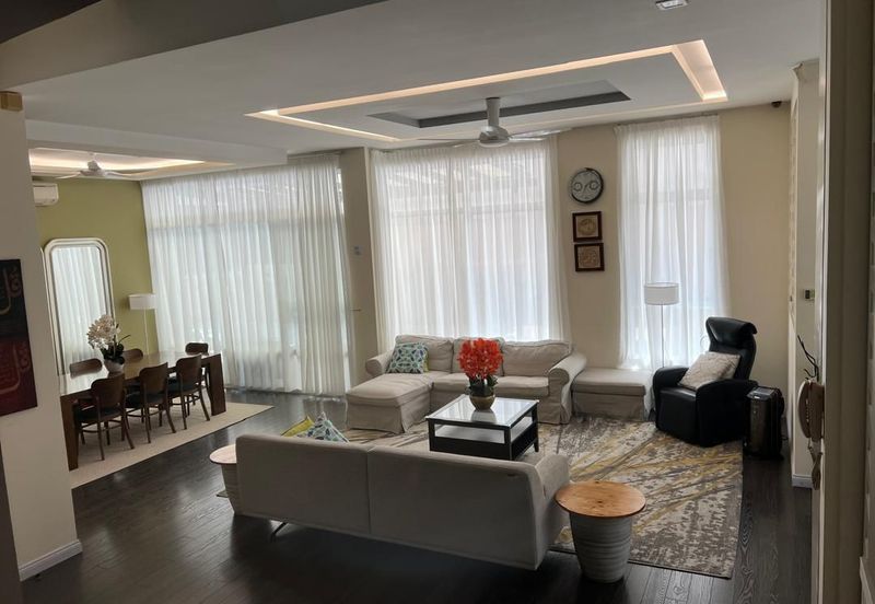 Beautifully Renovated 3 Storey Bungalow in Saujana Glenmarie for Sale