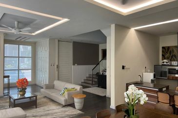 Beautifully Renovated 3 Storey Bungalow in Saujana Glenmarie for Sale