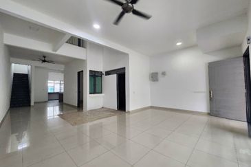 Perennia Bandar Rimbayu Spacious 22x80 Double Storey House for sale