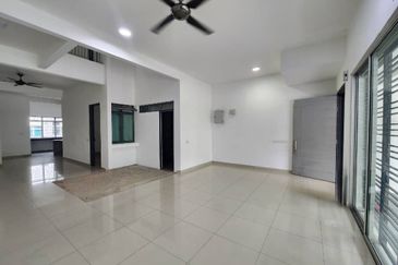 Perennia Bandar Rimbayu Spacious 22x80 Double Storey House for sale