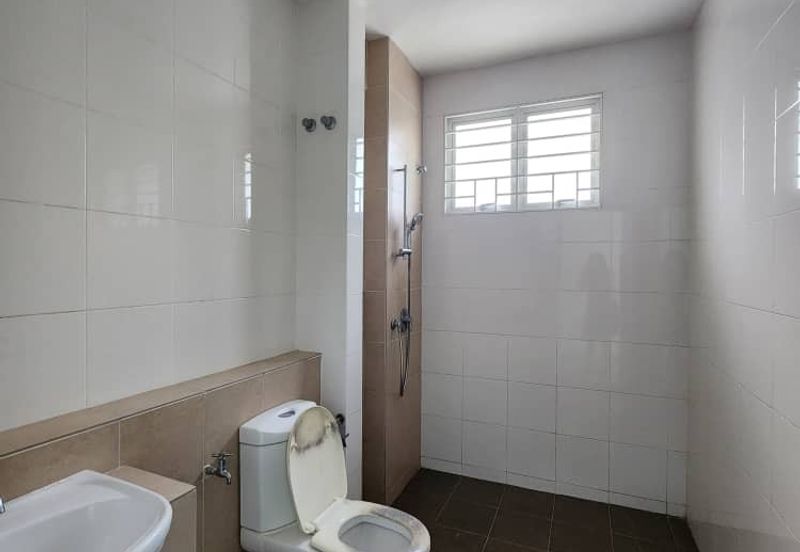 Perennia Bandar Rimbayu Spacious 22x80 Double Storey House for sale