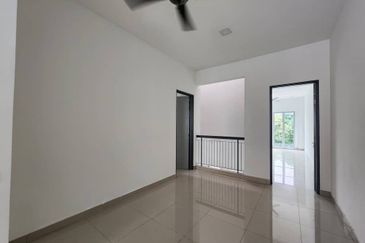 Perennia Bandar Rimbayu Spacious 22x80 Double Storey House for sale
