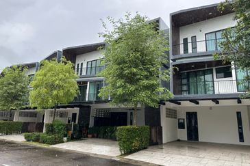 The Hills Residences, Senibong Cove