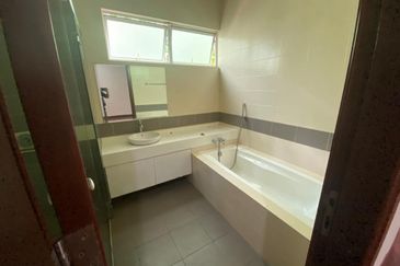 IOI Beverly Row @ IOI Resort City