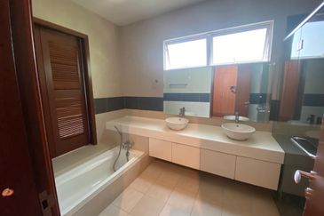 IOI Beverly Row @ IOI Resort City