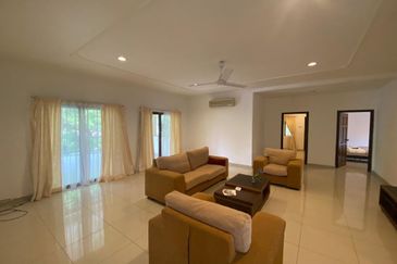 IOI Beverly Row @ IOI Resort City