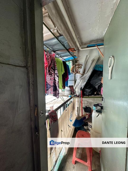 Flat Taming Jaya Block B 2R1B Taman Taming Jaya Seri Kembangan, Selangor, Balakong