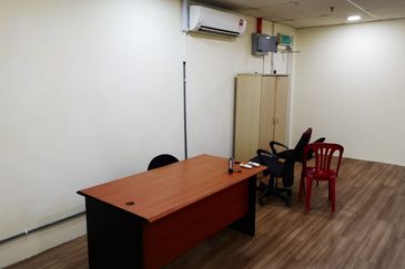 Leisure Commerce Square